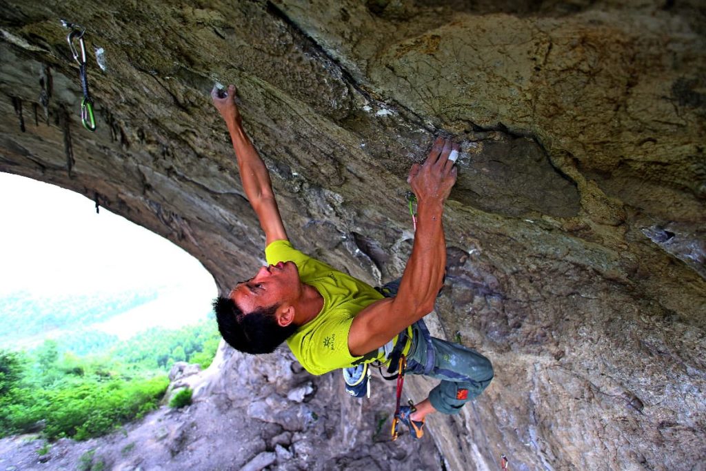 Building Confidence on the Wall: A Guide for Kids and Parents