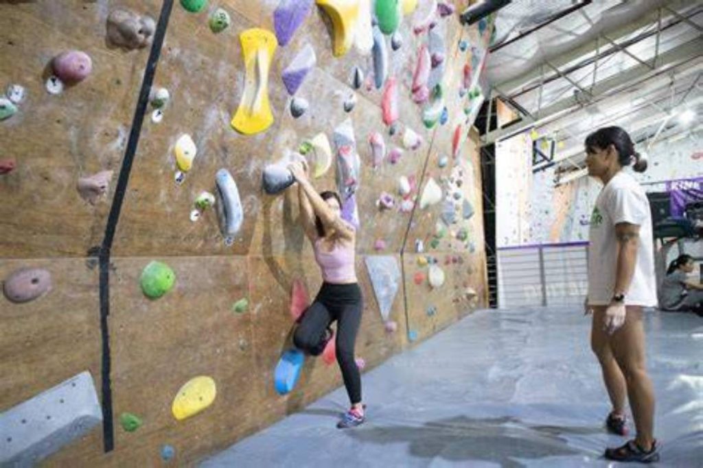 Indoor Bouldering Etiquette: Climb Together, Climb Better