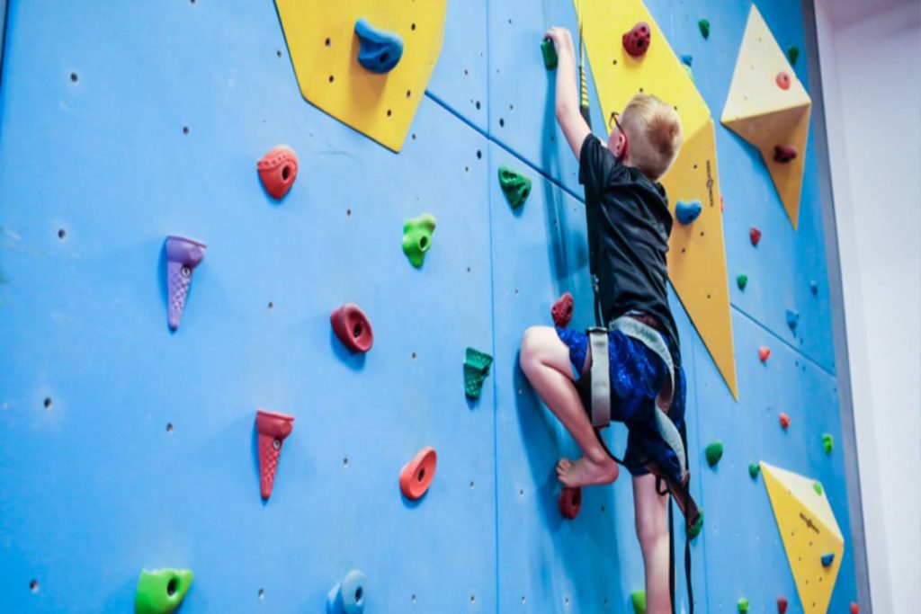 Your First Indoor Bouldering Experience: What to Expect and Tips for Success
